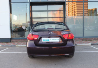 Подержанный автомобиль Hyundai Elantra Sedan 2008 года (4 фото)