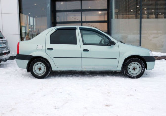 Подержанный автомобиль Renault Logan Sedan 2005 года (6 фото)