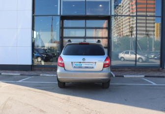 Подержанный автомобиль Skoda Fabia Wagon 2011 года (4 фото)