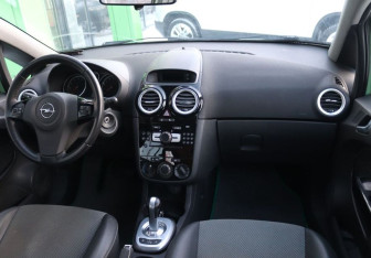 Подержанный автомобиль Opel Corsa 2010 года (12 фото)