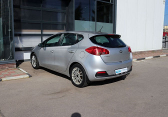 Подержанный автомобиль Kia Ceed Hatchback 2012 года (3 фото)