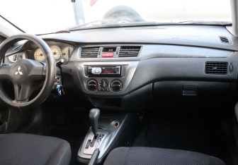 Подержанный автомобиль Mitsubishi Lancer Sedan 2006 года (11 фото)
