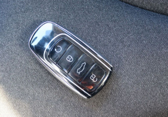 Подержанный автомобиль Omoda C5 2023 года (18 фото)