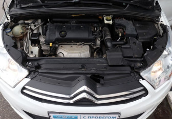 Подержанный автомобиль Citroen C4 Hatchback 2012 года (10 фото)