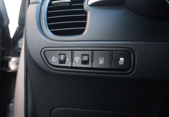 Подержанный автомобиль Kia Rio Sedan 2018 года (18 фото)