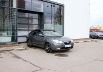 Подержанный автомобиль Hyundai Elantra Sedan 2008 года (7 фото)