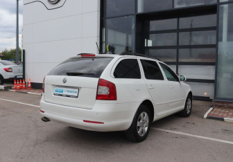 Подержанный автомобиль Skoda Octavia Wagon 2012 года (5 фото)