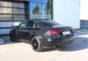 Подержанный автомобиль Audi A4 Sedan 2012 года (3 фото)