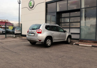 Подержанный автомобиль Nissan Terrano 2017 года (5 фото)