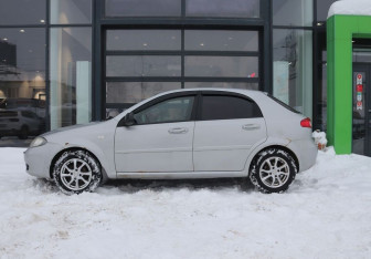 Подержанный автомобиль Chevrolet Lacetti Hatchback 2010 года (2 фото)