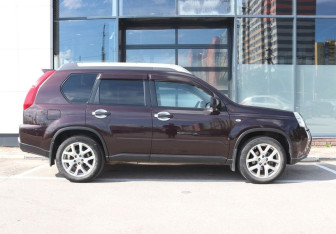Подержанный автомобиль Nissan X-Trail 2012 года (6 фото)