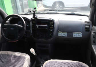 Подержанный автомобиль Ford Escape 2001 года (13 фото)