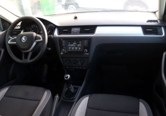 Подержанный автомобиль Skoda Rapid Liftback 2017 года (14 фото)