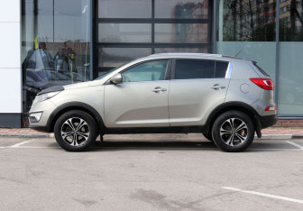 Подержанный автомобиль Kia Sportage 2011 года (7 фото)