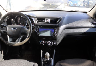 Подержанный автомобиль Kia Rio Sedan 2013 года (15 фото)