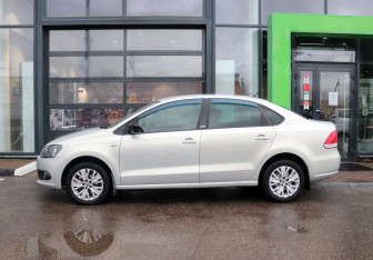 Подержанный автомобиль Volkswagen Polo Sedan 2014 года (2 фото)