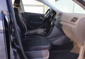 Подержанный автомобиль Volkswagen Polo Sedan 2016 года (11 фото)