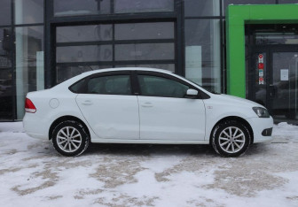Подержанный автомобиль Volkswagen Polo Sedan 2015 года (6 фото)