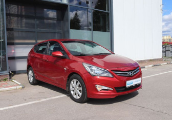 Подержанный автомобиль Hyundai Solaris Hatchback 2015 года (7 фото)