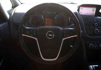 Подержанный автомобиль Opel Zafira Compactvan 2015 года (16 фото)