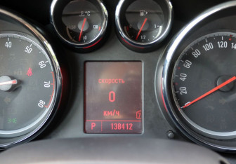 Подержанный автомобиль Opel Astra Hatchback 2010 года (9 фото)