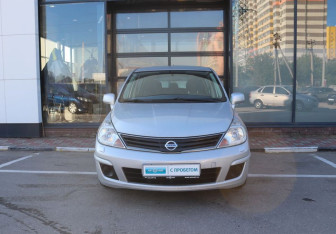 Подержанный автомобиль Nissan Tiida Hatchback 2010 года (8 фото)