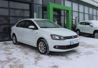 Подержанный автомобиль Volkswagen Polo Sedan 2015 года (7 фото)