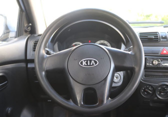 Подержанный автомобиль Kia Picanto 2009 года (15 фото)