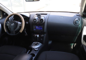 Подержанный автомобиль Nissan Qashqai 2008 года (13 фото)