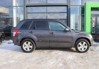 Подержанный автомобиль Suzuki Grand Vitara 2008 года (6 фото)