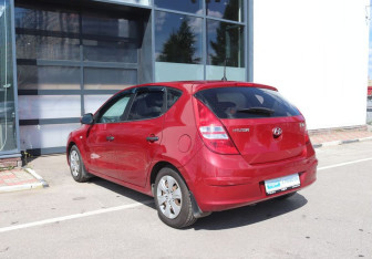 Подержанный автомобиль Hyundai i30 Hatchback 2010 года (3 фото)
