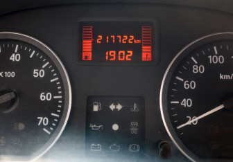 Подержанный автомобиль Renault Sandero 2010 года (14 фото)