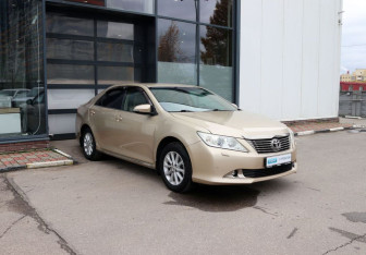 Подержанный автомобиль Toyota Camry Sedan 2013 года (7 фото)