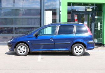 Подержанный автомобиль Peugeot 206 Wagon 2002 года (7 фото)