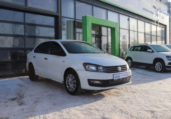Подержанный автомобиль Volkswagen Polo Sedan 2017 года (7 фото)