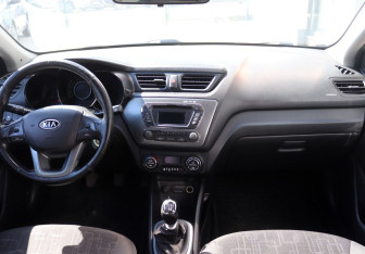 Подержанный автомобиль Kia Rio Sedan 2012 года (14 фото)