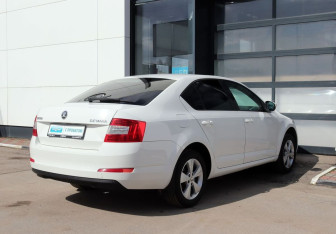 Подержанный автомобиль Skoda Octavia Liftback 2014 года (5 фото)
