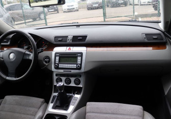 Подержанный автомобиль Volkswagen Passat Wagon 2006 года (13 фото)