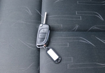 Подержанный автомобиль Citroen C4 Hatchback 2011 года (16 фото)