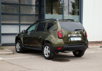 Подержанный автомобиль Renault Duster 2015 года (6 фото)