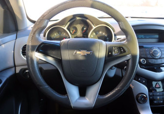 Подержанный автомобиль Chevrolet Cruze Sedan 2010 года (16 фото)