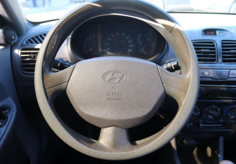 Подержанный автомобиль Hyundai Accent Sedan 2008 года (13 фото)