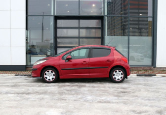 Подержанный автомобиль Peugeot 207 Hatchback 2008 года (2 фото)