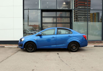 Подержанный автомобиль Chevrolet Aveo Sedan 2012 года (2 фото)