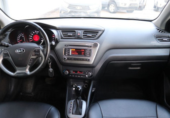 Подержанный автомобиль Kia Rio Sedan 2016 года (12 фото)