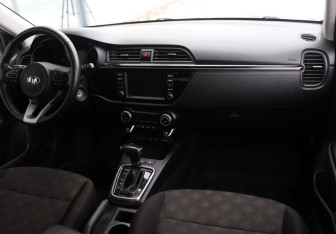 Подержанный автомобиль Kia Rio Sedan 2019 года (14 фото)