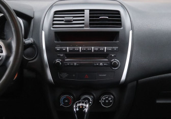 Подержанный автомобиль Mitsubishi ASX 2013 года (17 фото)