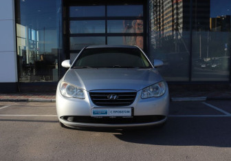 Подержанный автомобиль Hyundai Elantra Sedan 2008 года (8 фото)