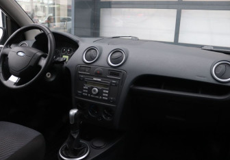 Подержанный автомобиль Ford Fusion 2007 года (13 фото)