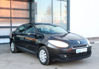 Подержанный автомобиль Renault Fluence 2012 года (2 фото)